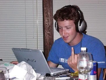 Dario pide frenar el desarrollo de la IA avanzada mientras Zuckerberg lanza dos modelos con benchmarks